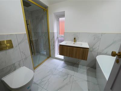 LUXURY FAMILY BATHROOM